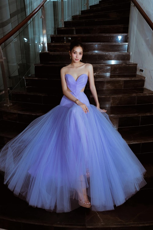 "Mẹ luôn nhắc nhở Vy phải luôn chỉn chu, xinh đẹp mỗi khi ra đường", nàng hậu bày tỏ. Ảnh: FBNV.