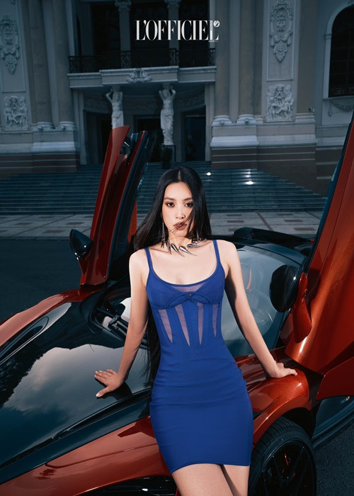 Sau khi đăng quang, người đẹp sinh năm 2000 phải bỏ đi gần hết những bộ quần áo hơi ngắn. Ảnh: FBNV.