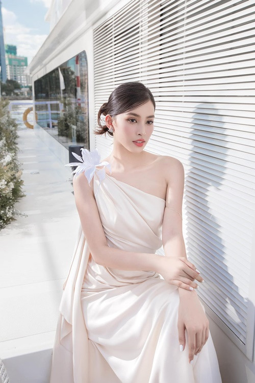 Trước khi đăng quang, Tiểu Vy là cô gái rất cá tính, thích những trang phục mang phong cách trẻ trung, năng động, khỏe khoắn. Ảnh: FBNV.