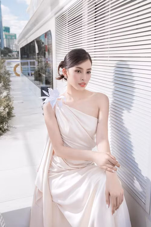 Trước khi đăng quang, Tiểu Vy là cô gái rất cá tính, thích những trang phục mang phong cách trẻ trung, năng động, khỏe khoắn. Ảnh: FBNV.