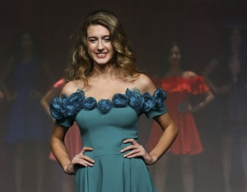 Theo Zing, sau khi bị tước vương miện, Itir Esen khẳng định rằng những dòng chia sẻ trên mạng xã hội là sự bất cẩn, vô ý và không hề có bất kỳ động cơ chính trị nào. Ngoài bị truất ngôi, Itir Esen đối diện với án tù một năm vì phát ngôn trong quá khứ. Ảnh: Zing.