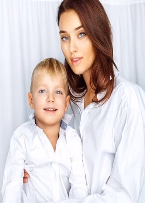 Ban tổ chức phát hiện, Veronika từng kết hôn và có một con trai 4 tuổi. Trong khi đó, quy chế của cuộc thi Hoa hậu Thế giới không cho phép ứng viên tham gia là phụ nữ đã kết hôn hoặc có con. Ảnh: Vietnamnet.