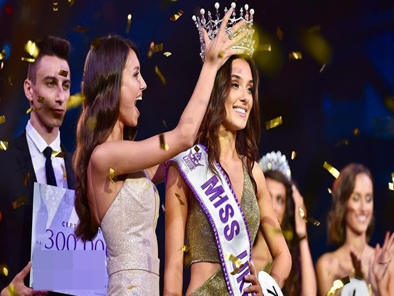 4 ngày sau khi đăng quang Hoa hậu Ukraine 2018, Veronika Didusenko bị tước vương miện. Theo Vietnamnet, ban tổ chức đưa ra lý do Veronika đã có hành vi nói dối trong hồ sơ đăng ký dự thi. Ảnh: Vietnamnet.