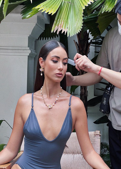 Thí sinh lai Pháp có làn da nâu bóng, khỏe khoắn.