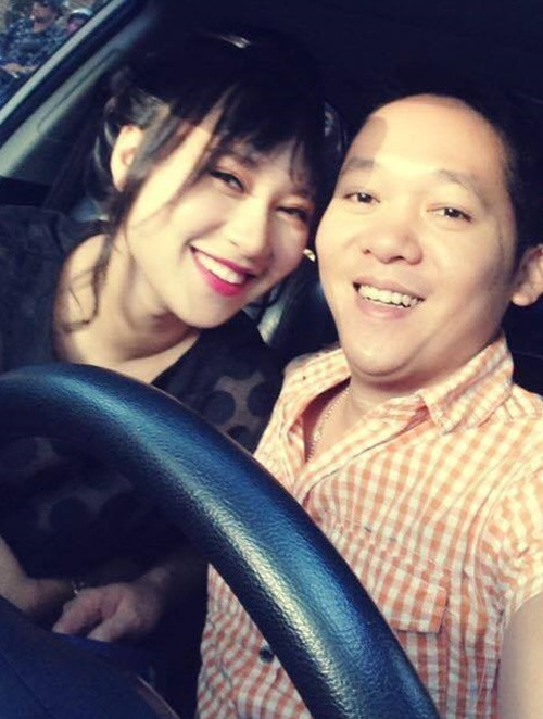 Khi vừa quen nhau, Khánh Linh và Trần Tùng chia tay. Khi đó, Khánh Linh đi nước ngoài hơn 1 tuần, về ít ngày lại thông báo đi tiếp 1 tháng, ở nước ngoài lại thêm 1 tháng nữa. "Anh nghĩ không phù hợp", Trần Tùng nói lời chia tay Khánh Linh. Tuy nhiên, khi Khánh Linh trở về, anh vẫn ra đón người yêu. Ảnh: FBNV.