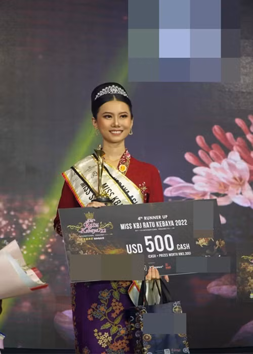 Người đẹp sinh năm 2003 đoạt danh hiệu Á hậu 4 cuộc thi Miss KBJ Ratu Kebaya International 2022. Ảnh: FBNV.
