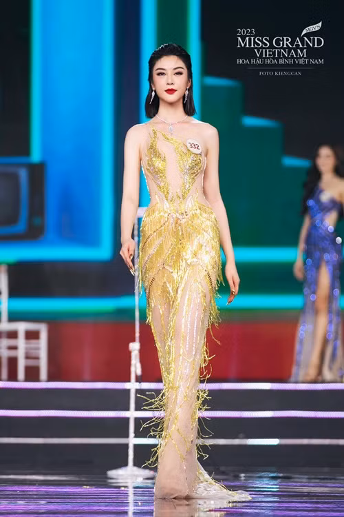 Nguyễn Hồng Diễm sở hữu gương mặt như búp bê. Cô cao 1m76, có số đo ba vòng 86-64-91 cm. Người đẹp Cao Bằng từng lọt top 5 Hoa hậu các dân tộc Việt Nam 2022. Trước chung kết Hoa hậu Hòa bình Việt Nam 2023, Hồng Diễm lọt top 5 Người đẹp trình diễn bikini đẹp nhất.