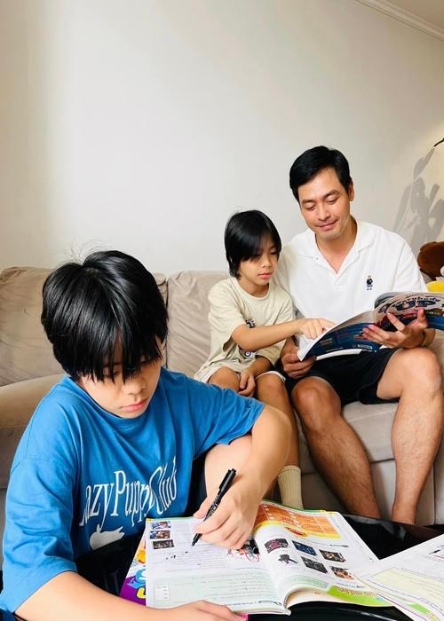Phan Anh khoe hai quý tử lớn phổng phao cách đây không lâu.