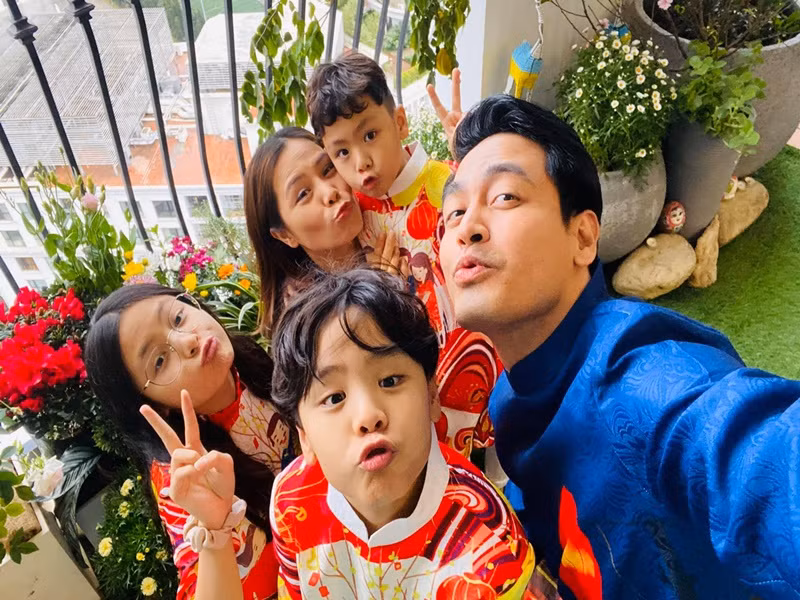 Vợ chồng Phan Anh có 3 người con chung: 1 gái, 2 trai.