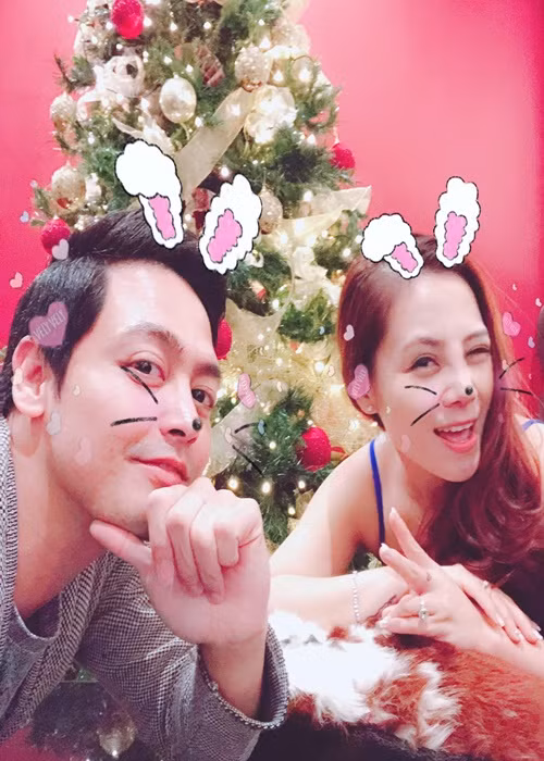 Phan Anh kết hôn năm 2006. Bà xã của nam MC tên Dương Tuấn Ngọc. Quen nhau từ thời sinh viên, đến nay cặp đôi đã có 23 năm bên nhau.