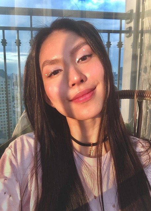 Trong cuộc phỏng vấn với Thương Hiệu và Pháp Luật năm 2022, Thùy Dương Next Top Model bất ngờ chia sẻ, cô từng bị bạn trai cũ tặng đồ giả. Nữ người mẫu thừa nhận, cô tổn thương khi trải qua sự việc đó, nhưng sau khi chia tay, cô lại vui đến nỗi lên mấy ký.