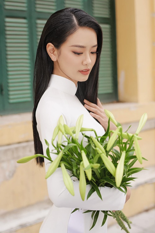 Á hậu Bùi Khánh Linh chia sẻ trên Dân Việt, gia đình nuôi cá nước ngọt tại một vùng quê khu vực miền núi ở Bắc Giang. Ảnh: FBNV.