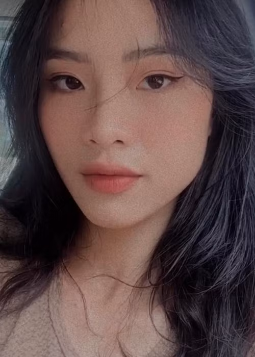 Người đẹp quê Bình Dương sinh năm 2004, cao 1m79, có số đo ba vòng 85-60- 90 cm. Ảnh: FBNV.