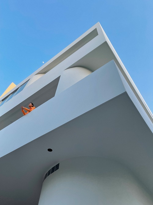 Thanh Hằng hiện tại sống trong biệt thự to như tòa lâu đài. Ảnh: FBNV.