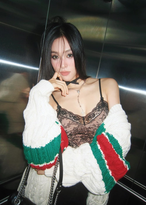 Trong cuộc phỏng vấn với Dân Việt năm 2021, Tiểu Vy cho biết, khi gặp được người phù hợp và cảm thấy chắc chắn, cô không ngại công khai chuyện tình cảm của mình. Ảnh: FBNV.