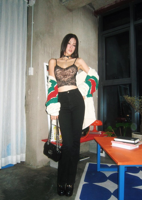 Mẫu bạn trai lý tưởng của Tiểu Vy là một người cao, chung tinh và thông minh. Ảnh: FBNV.