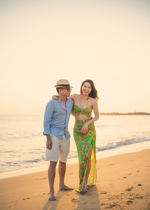 Dương Thùy Linh kết hôn vào năm 2010. Ông xã của người đẹp là doanh nhân Việt Thắng. Vợ chồng Dương Thùy Linh bằng tuổi, quen nhau khi chơi chung một nhóm bạn cùng đi du học về.