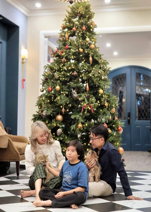 "Cậu nhóc như bờ vai thứ hai, sau ông xã để tôi dựa dẫm về tinh thần", người đẹp tâm sự về con trai đầu lòng.