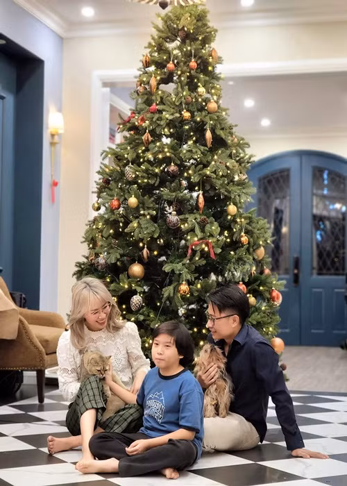 "Cậu nhóc như bờ vai thứ hai, sau ông xã để tôi dựa dẫm về tinh thần", người đẹp tâm sự về con trai đầu lòng.