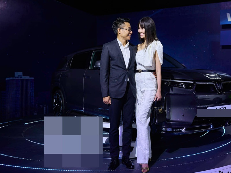 Trong cuộc phỏng vấn với VOV, Dương Thùy Linh cho biết, trong nhiều năm, cô thường làm lành trước với chồng mỗi khi cãi nhau nhưng sau này, chồng là người làm lành trước.