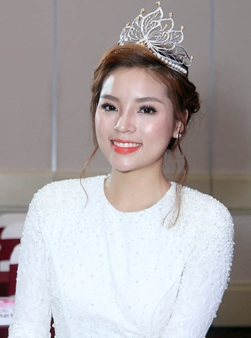 Ban tổ chức Hoa hậu Việt Nam khiển trách Hoa hậu Kỳ Duyên đồng thời tước quyền trao vương miện cho người kế nhiệm. Ảnh: Dân Việt.