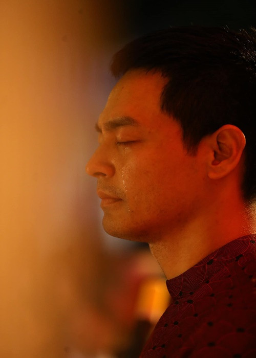 Cú sốc lớn nhất trong cuộc đời Phan Anh là bố của nam MC mắc ung thư và qua đời. Dân Việt dẫn lời Phan Anh: “Nhắc về bố là một loạt những hình ảnh về bố lại ùa về như: Giây phút cuối cùng mà tôi được nói chuyện với bố, giây phút mà trước khi bố ra đi, hay là lúc tôi nói những điều không phải với bố, nhìn ảnh của bố trên bàn thờ… khiến cho mình không thể níu giữ được cảm xúc. Cho nên tôi muốn… né đi vì không muốn thấy hình ảnh hơi riêng tư của mình được xuất hiện”.