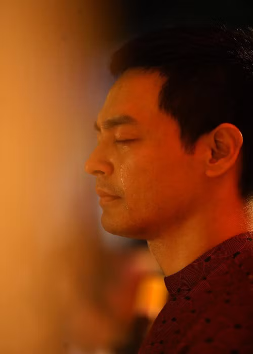 Cú sốc lớn nhất trong cuộc đời Phan Anh là bố của nam MC mắc ung thư và qua đời. Dân Việt dẫn lời Phan Anh: “Nhắc về bố là một loạt những hình ảnh về bố lại ùa về như: Giây phút cuối cùng mà tôi được nói chuyện với bố, giây phút mà trước khi bố ra đi, hay là lúc tôi nói những điều không phải với bố, nhìn ảnh của bố trên bàn thờ… khiến cho mình không thể níu giữ được cảm xúc. Cho nên tôi muốn… né đi vì không muốn thấy hình ảnh hơi riêng tư của mình được xuất hiện”.