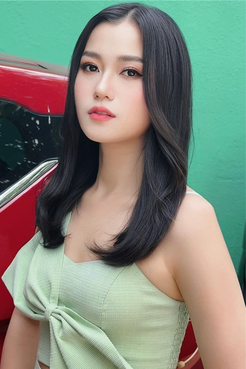 Giữa ồn ào, Lâm Vỹ Dạ tạm khóa chức năng bình luận trên mạng xã hội. Tuy nhiên, cô chưa một lần lên tiếng về nhóm antifan. Ảnh: Vietnamnet.