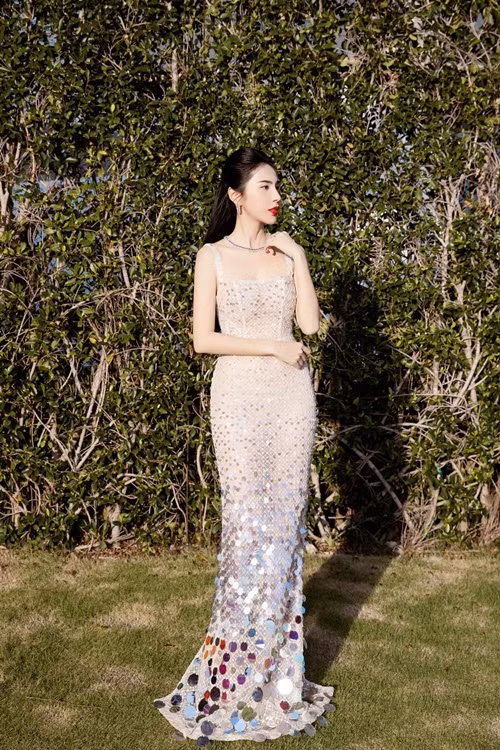 2 năm qua, Thủy Tiên vẫn đi hát, tham gia sự kiện. Thi thoảng, cô đi du lịch cùng chồng con. Ảnh: FBNV.