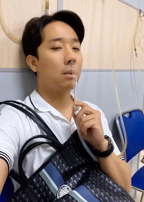 Trấn Thành kiệt sức vì thức nhiều đêm để làm phim Bố già. Ảnh: VOV.