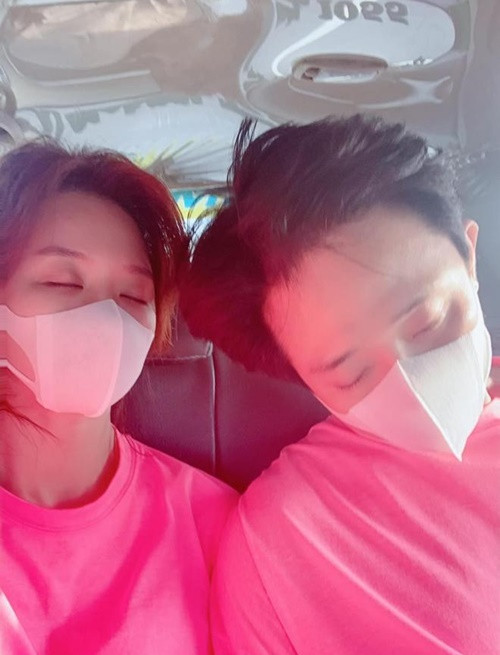 Năm 2020, Hari Won xót Trấn Thành khi thấy anh cày show, chỉ ngủ hơn 2 tiếng mỗi ngày. Ảnh: Công Lý Và Xã Hội.