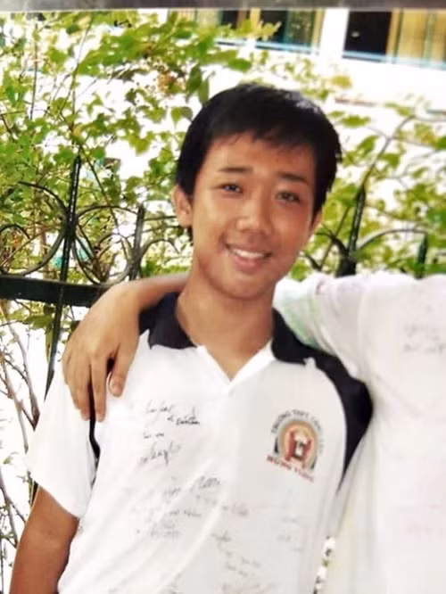 Trước khi nổi tiếng, giàu có, Trấn Thành trải qua tuổi thơ nghèo khó. Theo VOV, gia đình Trấn Thành từng rất nghèo, cả nhà phải sống tạm trong một nơi mà ngày trước là cái cống. Ảnh: Thương Hiệu Và Pháp Luật.