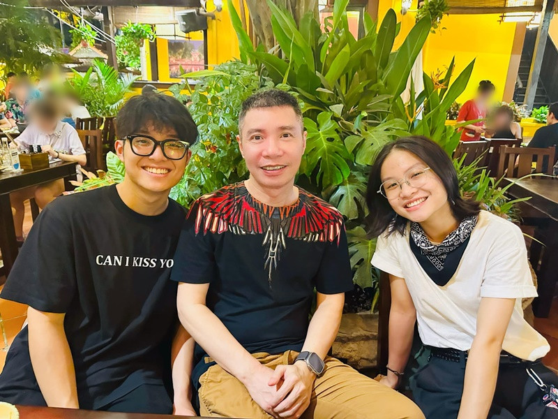 Gia Bảo đang sống cùng Thảo Vân. Thỉnh thoảng, con trai Công Lý gặp gỡ bố và chị gái cùng cha khác mẹ.