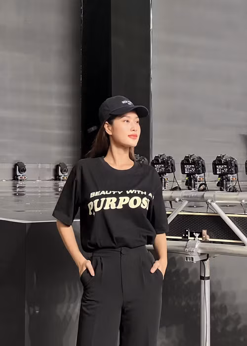 Cô sẽ kết thúc nhiệm kỳ khi chung kết Hoa hậu Hòa bình Việt Nam 2023 diễn ra ngày 27/8. Ảnh: FBNV.