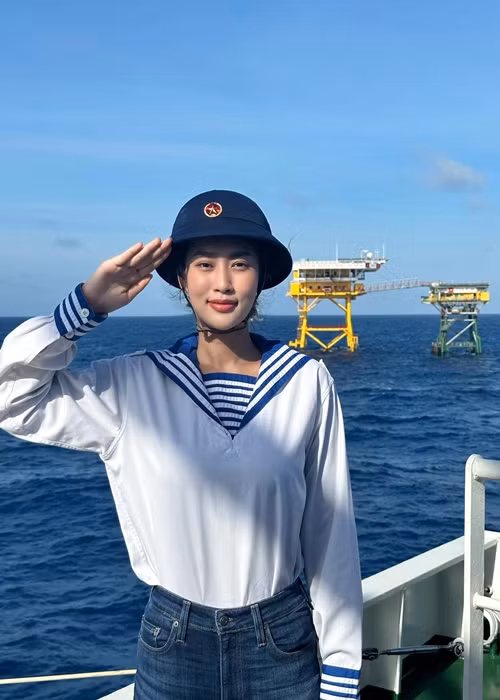 Nàng hậu sinh năm 2000 tích cực tham gia các chương trình thiện nguyện. Ảnh: FBNV.