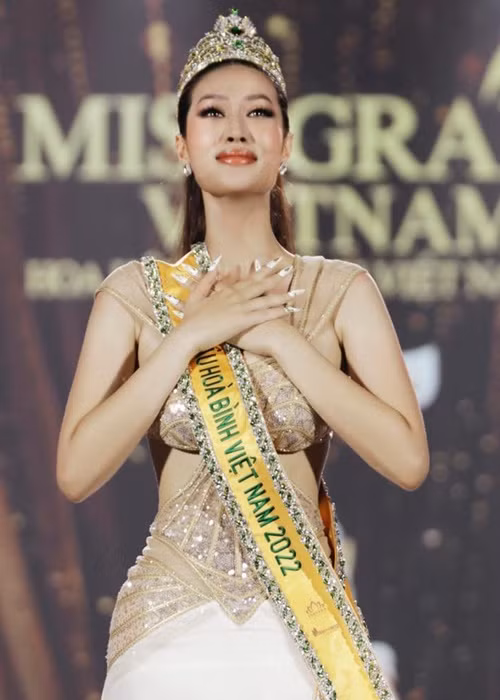 Tháng 10/2022, Đoàn Thiên Ân đăng quang Miss Grand Vietnam - Hoa hậu Hòa bình Việt Nam. Trước đó, cô chưa từng tham gia cuộc thi nhan sắc nào. Ảnh: FBNV.