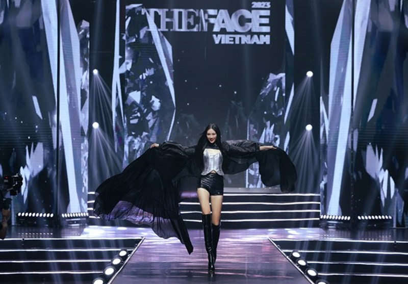 Tú Anh bất ngờ khi được xướng tên ở ngôi vị cao nhất. "Khi bước vào vòng thi tôi đã không bùng nổ như lúc tập luyện, bởi tôi bị tụt đường huyết nên choáng. Sau khi thi xong, tôi vào cánh gà ngồi khóc nhiều lắm. Tôi thấy sau khi mình thi xong, mặt huấn luyện viên Anh Thư có chút buồn, nên tôi cũng thấy buồn", Tú Anh chia sẻ trên Báo Giao Thông.