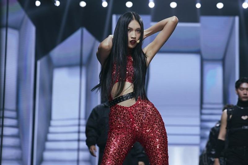 Học trò Anh Thư nỗ lực hết mình để có những bức ảnh đẹp.