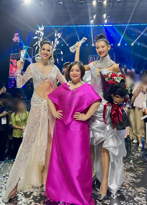 Chung kết The Face Vietnam 2023 vừa khép lại với chiến thắng thuộc về Huỳnh Tú Anh - học trò của siêu mẫu Anh Thư (ngoài cùng bên trái). Ảnh: FBNV.