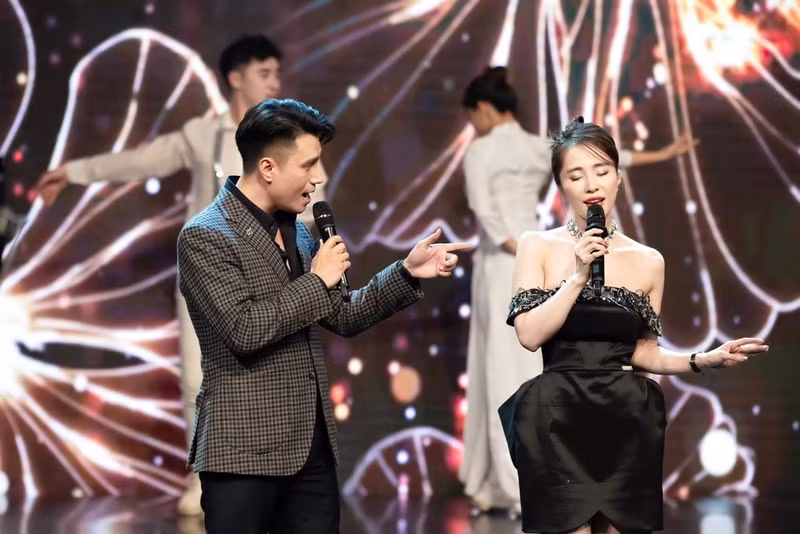 Phía Việt Anh bức xúc trước những đồn đoán, dọa sẽ nhờ pháp luật can thiệp nếu mọi chuyện bị đẩy đi quá xa. Còn Quỳnh Nga cho rằng, thông tin cô làm người thứ ba là vớ vẩn. Ảnh: FBNV.