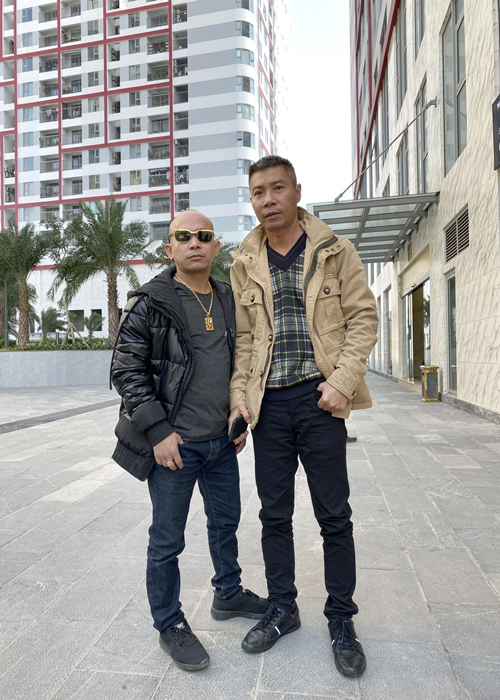 Mới đây, chia sẻ trên Dân Trí, Jimmii Khánh cho biết, anh từng cảm thấy buồn, tổn thương vì bị khán giả bình phẩm chiều cao 1m49. Hiện tại, Jimmii Khánh thấy tự hào bởi nhờ chiều cao khiêm tốn, anh được nhiều đạo diễn mời đóng phim. Ảnh: Dân Trí.