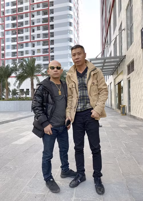 Mới đây, chia sẻ trên Dân Trí, Jimmii Khánh cho biết, anh từng cảm thấy buồn, tổn thương vì bị khán giả bình phẩm chiều cao 1m49. Hiện tại, Jimmii Khánh thấy tự hào bởi nhờ chiều cao khiêm tốn, anh được nhiều đạo diễn mời đóng phim. Ảnh: Dân Trí.