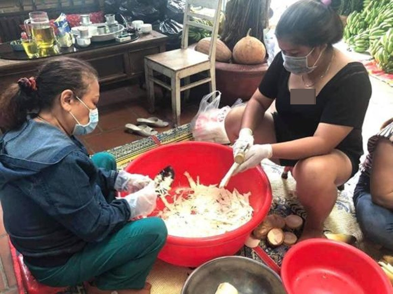 Siu Black đi làm từ thiện trong thời gian dịch COVID-19. Ảnh: Dân Việt.