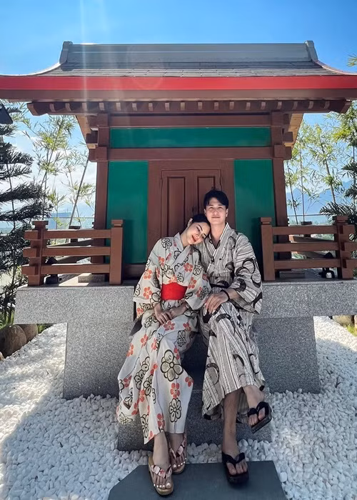 Chuyện tình của Bạch Lan Phương và Huỳnh Anh khá sóng gió khi cả hai thường xuyên bị antifan soi mói. Đối với người trong cuộc, cả hai chọn cách đáp trả. Ảnh: FBNV.