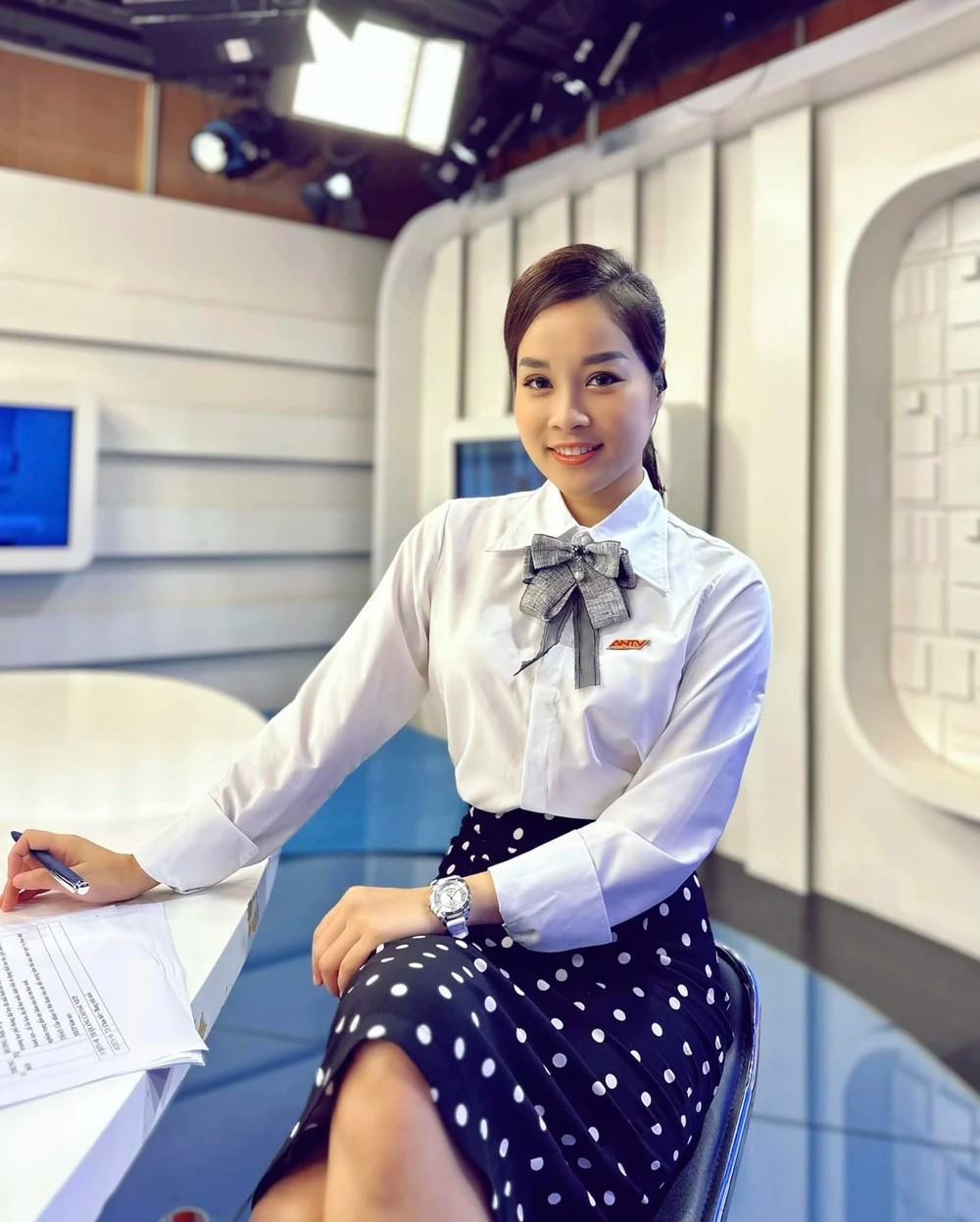 Tuy bận rộn với công việc BTV, nhưng Minh Hương vẫn sắp xếp thời gian để tham gia đóng phim. Được biết sắp tới, cô sẽ đảm nhận vai nữ chính trong dự án phim "Đội điều tra số 7" do Điện ảnh CAND và Cục truyền thông CAND thực hiện.