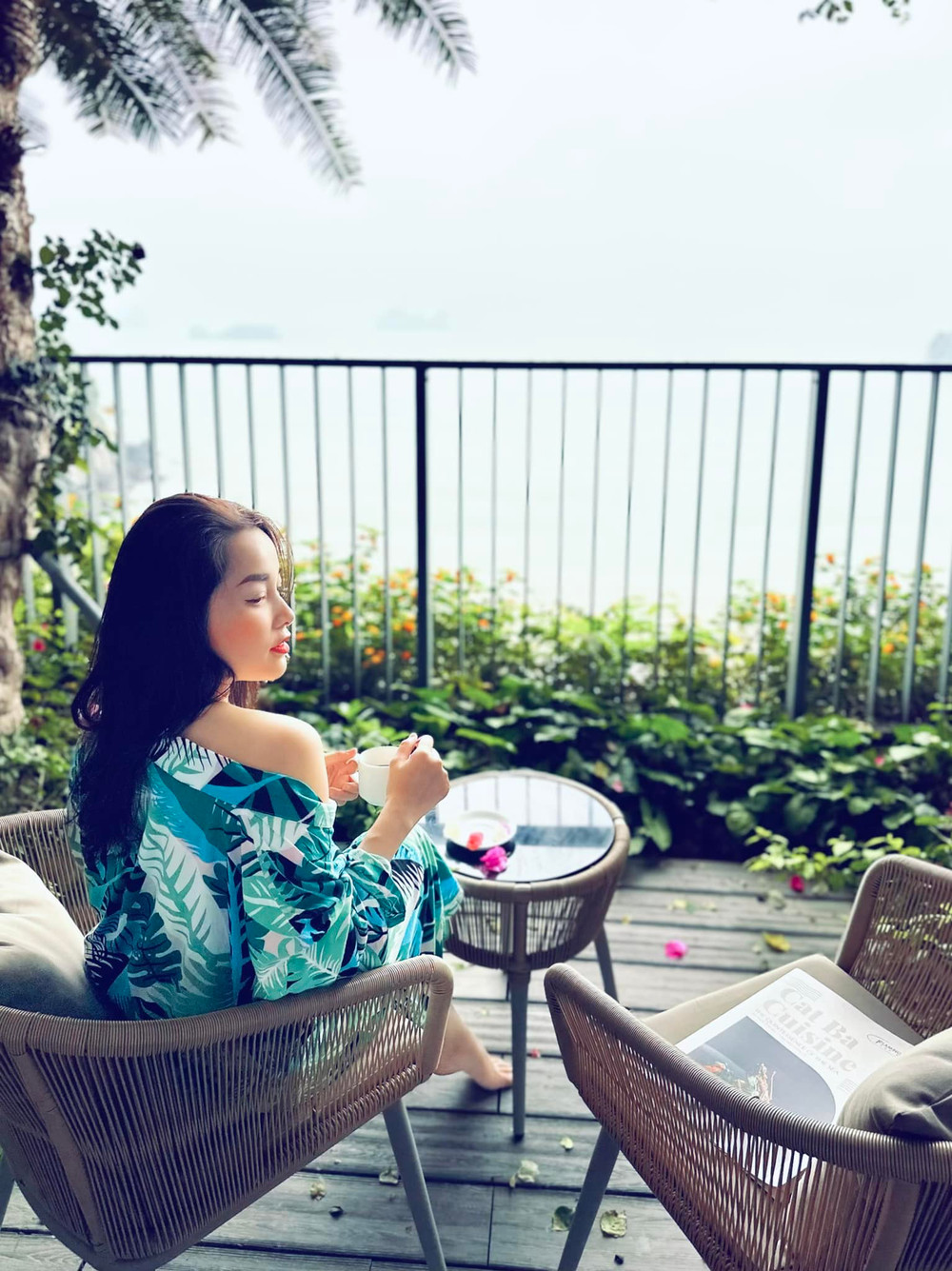 Sau nhiều năm làm việc chăm chỉ, cô có nguồn tài chính vững vàng. Năm 2022, Minh Hương đã tậu căn chung cư 120m2 tại Hà Nội. Cô cũng thường xuyên xuất hiện với những món đồ sang trọng.