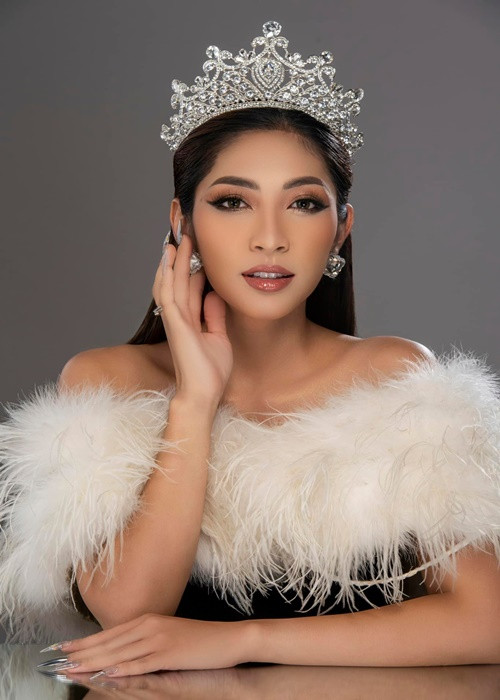 Ngày mang thai đôi, Thu Thảo xuống sắc thảm hại. Bụng và ngực của Thu Thảo bị rạn rất nhiều, gương mặt và lưng nổi chi chít mụn. Sau sinh nở, cô không biết chăm sóc bản thân, bỏ bê chính mình.