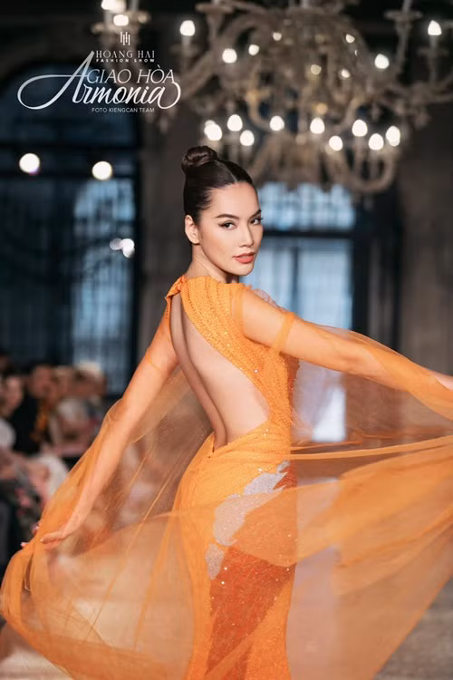 Người đẹp sinh năm 1995 đắt show làm người mẫu nhờ ngoại hình nổi bật. Ảnh: FBNV.