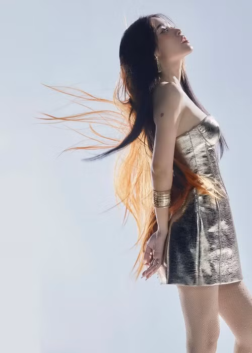 Tú Vi sinh năm 1986, cô khẳng định không dao kéo gương mặt. Ảnh: FBNV.