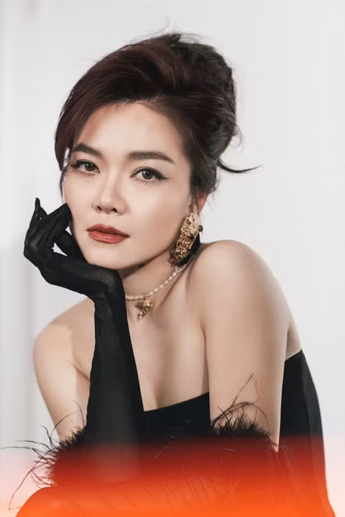 Cựu thành viên nhóm Mắt Ngọc giữ được nét đẹp mặn mà. Ảnh: FBNV.